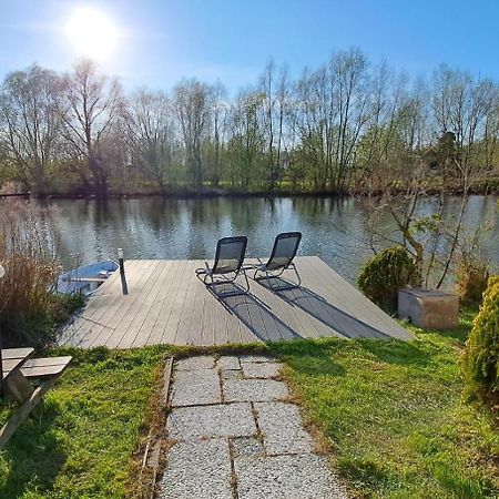 Het Witte Chalet Aan Het Water Van Monumentaal Fort Ooltgensplaat Екстериор снимка
