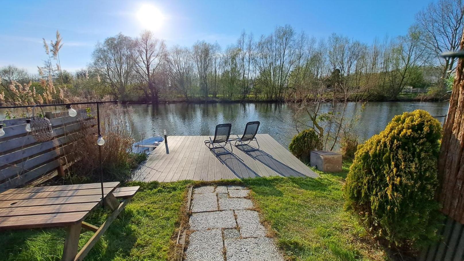 Het Witte Chalet Aan Het Water Van Monumentaal Fort Ooltgensplaat Екстериор снимка